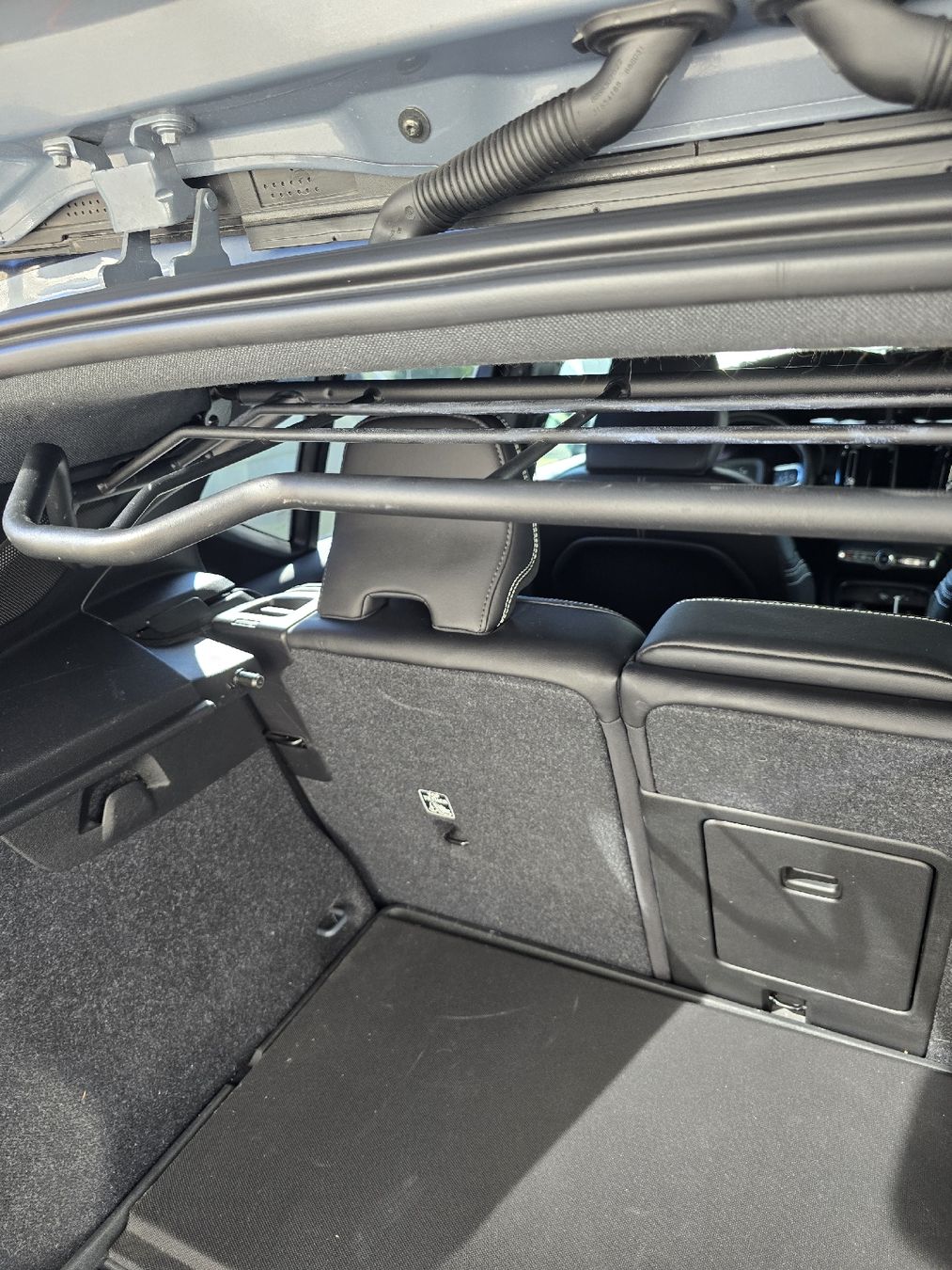 Volvo Alle Autoersatzteile: .A vendre grille de séparation. – Gebraucht aus Fribourg von ghazielsayed 2