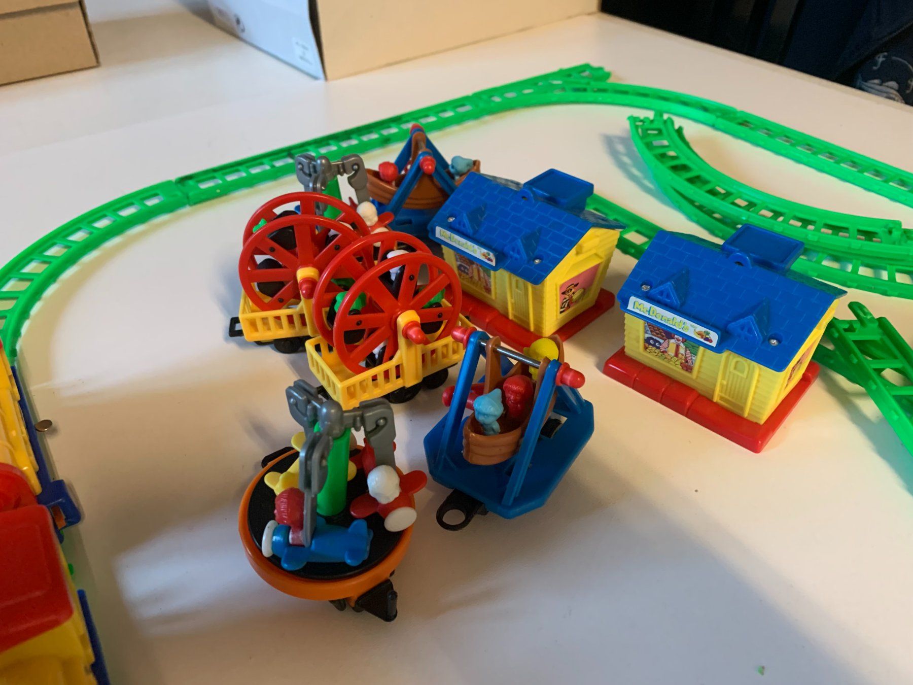 Giocattoli: Kinder Eisenbahn mit Batteriebetrieb , Kunststoff – Usato da Fislisbach venduto da chili2006 2
