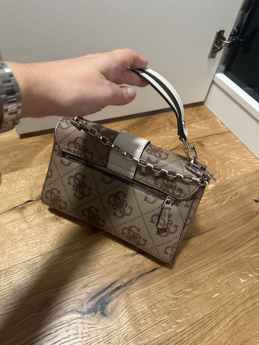 Guess Borse da donna: Guess Tasche – Usato da Turbenthal venduto da arb_g87g 1