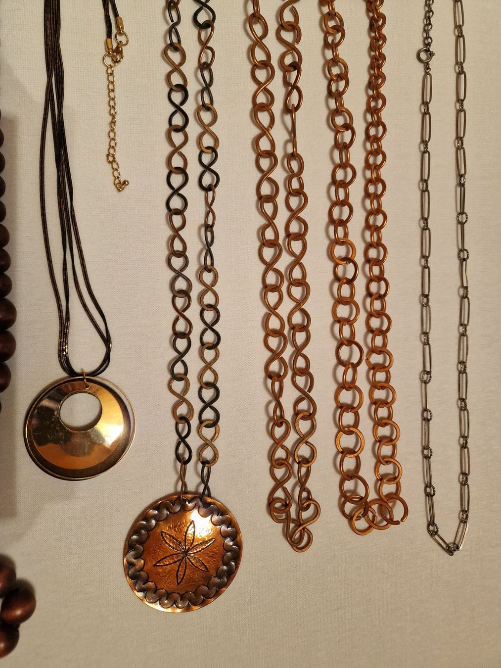 Sonstiger Schmuck: Modeschmuck  -  Konvolut von 6 Halsketten – Gebraucht aus Röthenbach i. E. von Heureka5 2