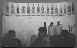 Erh. Hürsch: 1 Foto um 1975, China: in einer Dorfschenke
