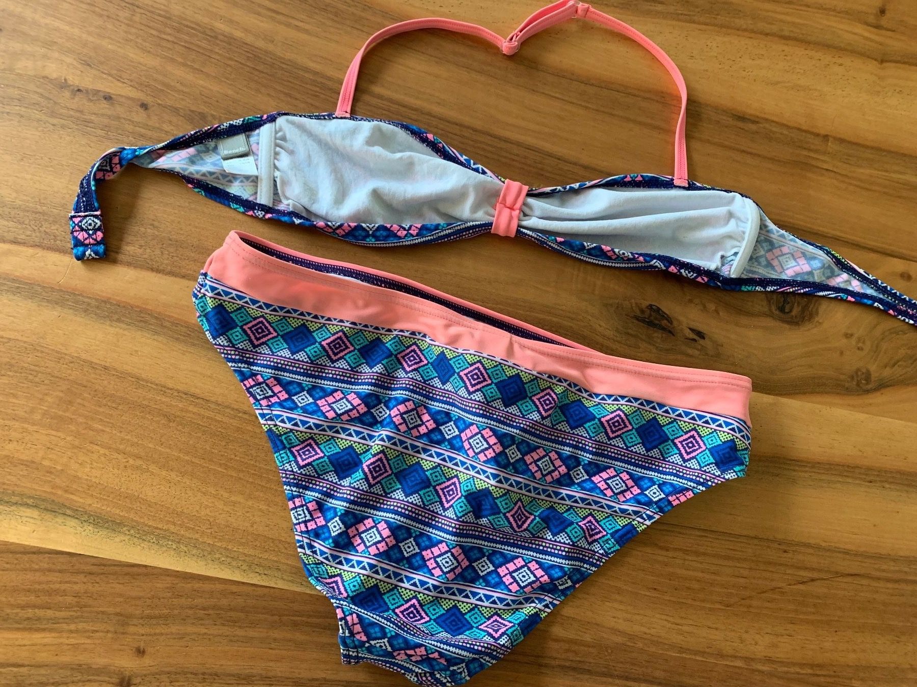 Bench Costumi da bagno & Bikini: Kunterbuntes Bench Bikini Grösse 170/176 – Usato da Meiringen venduto da luanik 3