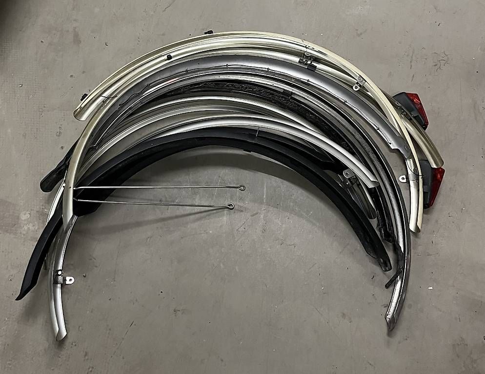 Ersatzteile: Eine Ladung Schutzbleche – Gebraucht aus Bern von Achkrach