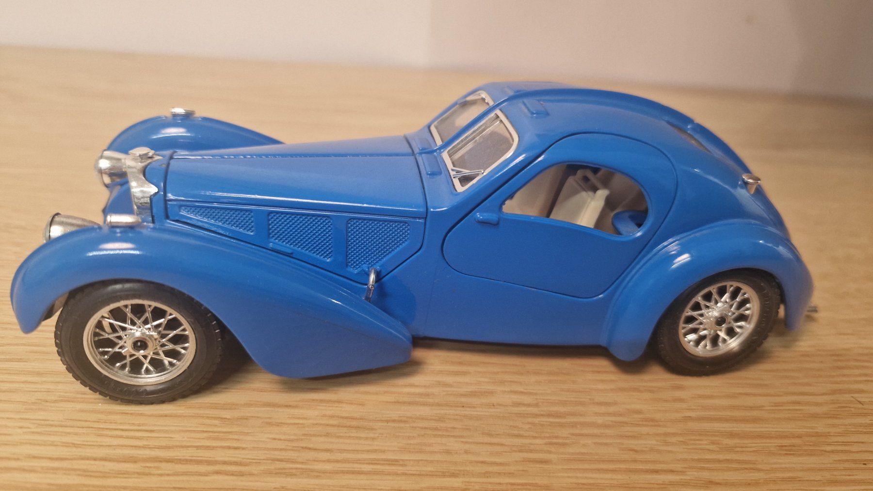 Bugatti Voitures modèles: Modellauto 1/24, Bugatti Atlantic 1936 – D'occasion à Weisslingen par and-lo73
