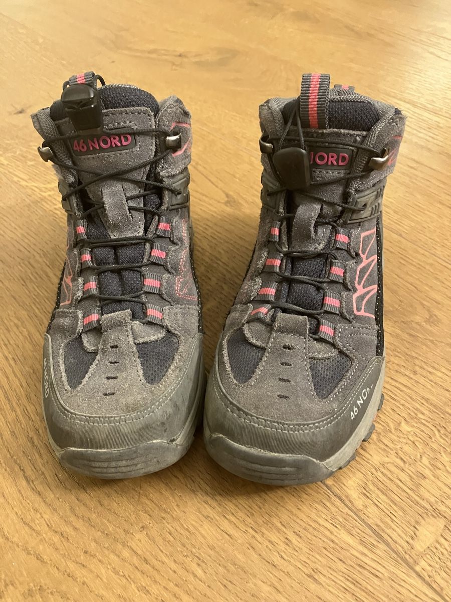 Scarpe per ragazze: Wander-/Trekkingschuhe Gr. 31 – Usato da Boswil venduto da ale_tg2z