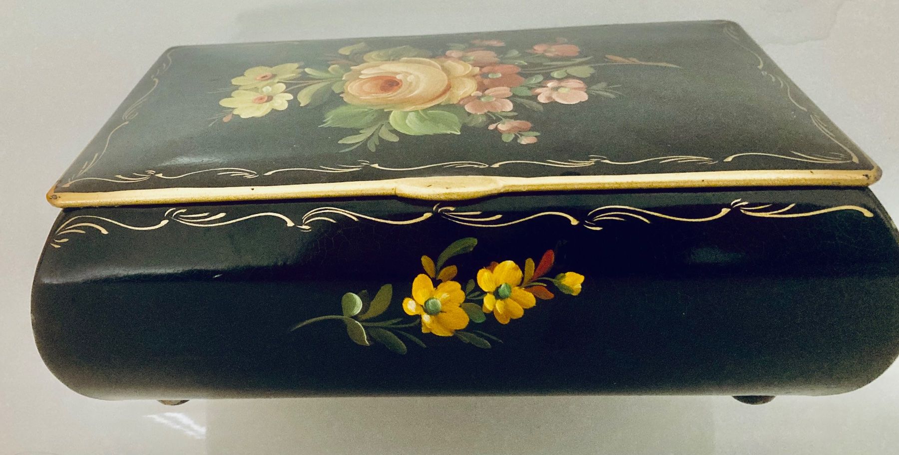 Barattoli: Blechschatulle mit Biedermeier-Malerei, Ebonisierte Dose – Usato da Rüegsauschachen venduto da Andyalfredo 6