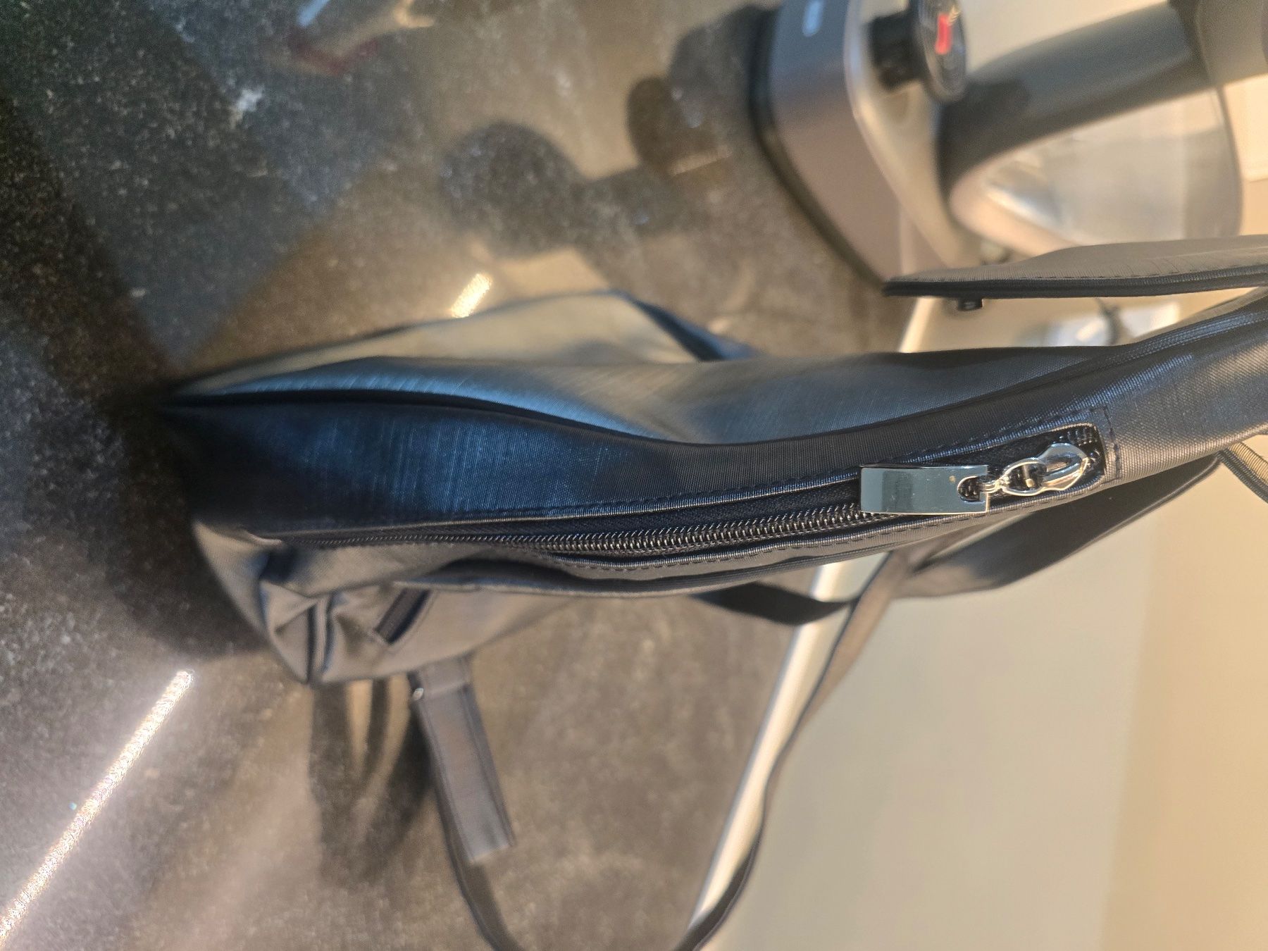 Zaini: Stylischer Rucksack in schwarz/silber – Nuovo (secondo la descrizione) da Hägglingen venduto da Raff_Ella 1