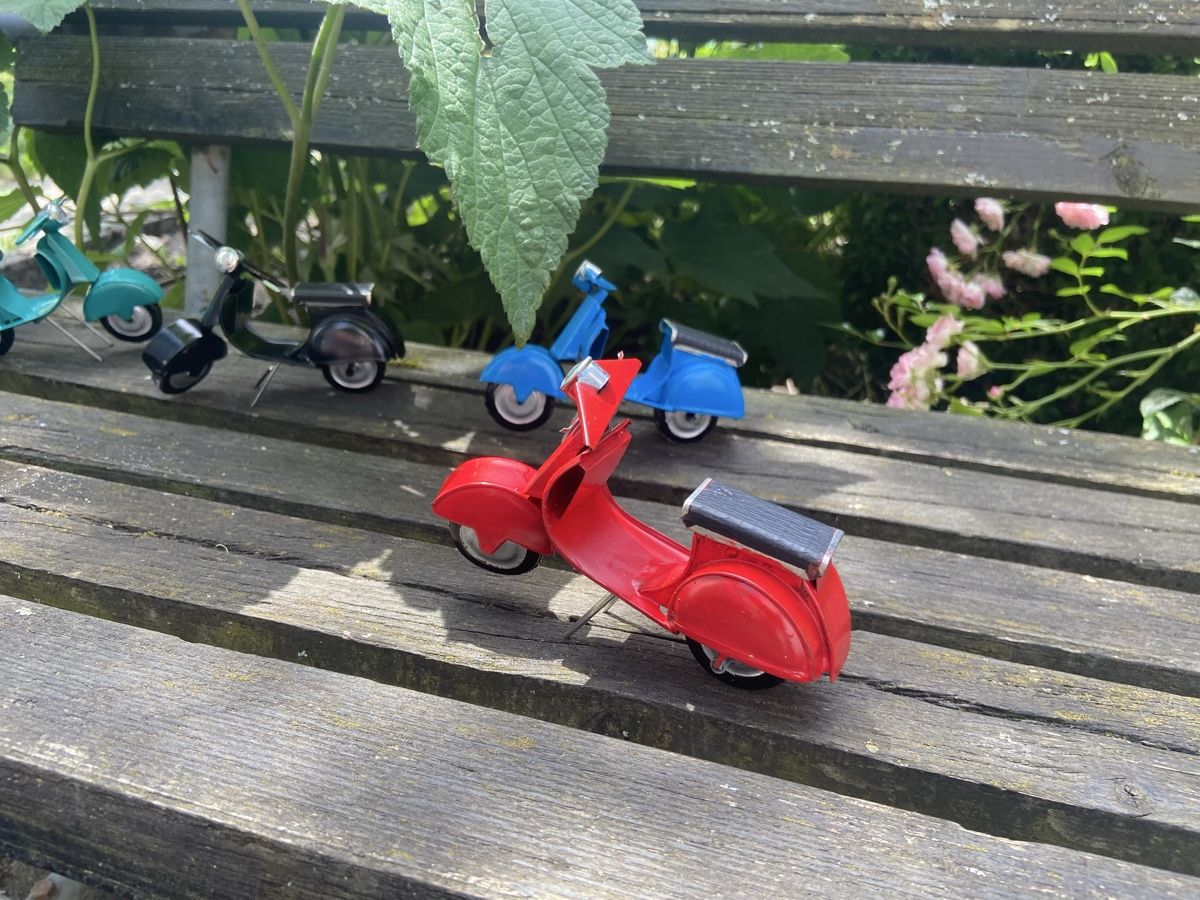 Tutte le decorazioni: Miniatur Vespa aus Blech – Nuovo (secondo la descrizione) da Aarau venduto da maleanthe
