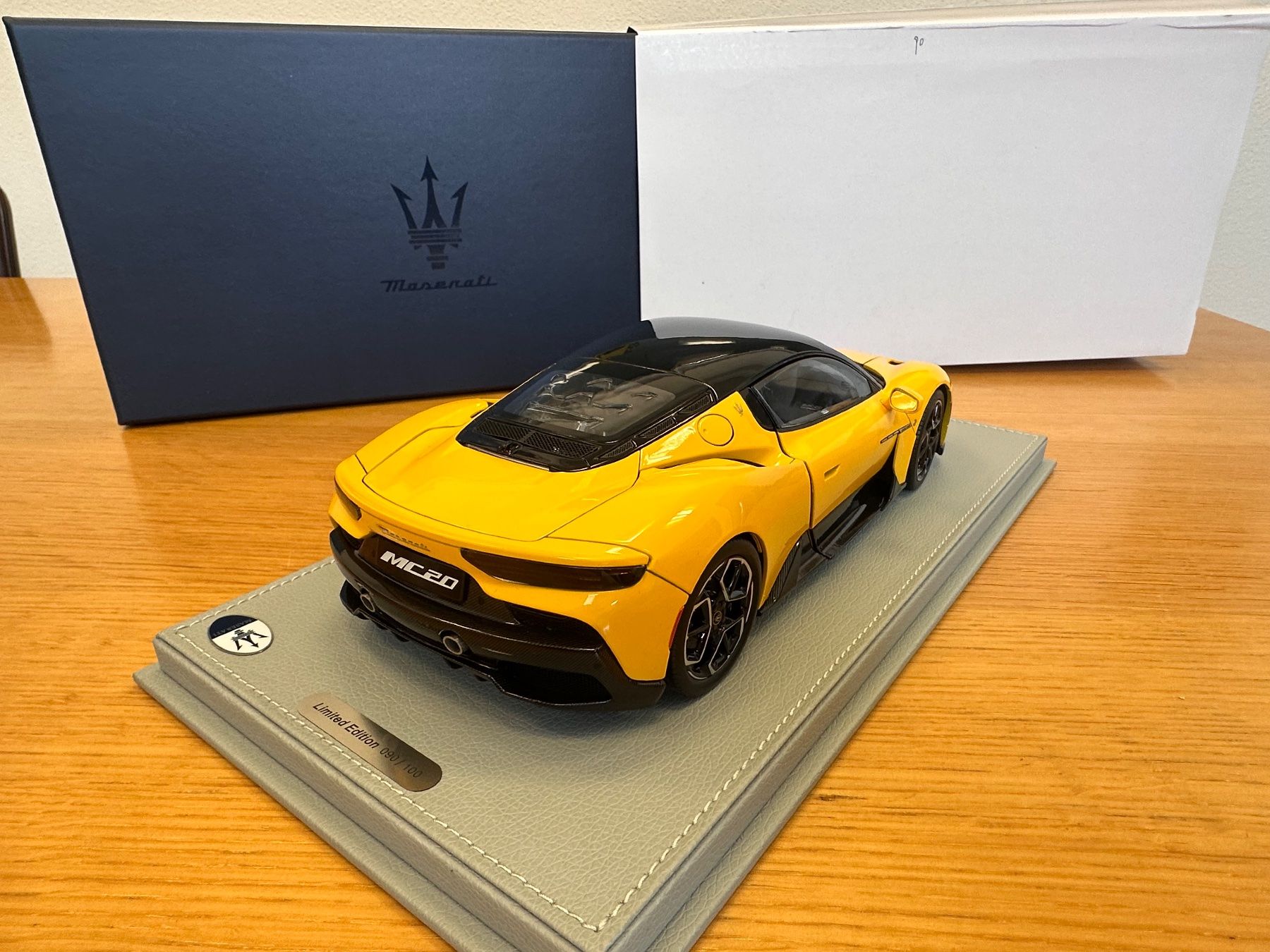 BBR Models Modellini d'auto: BBR Maserati MC20 giallo open 1/18 – Nuovo e nell'imballaggio originale da Stein AR venduto da Krabbe2 7