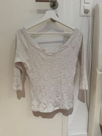 Brandy Melville 3/4-Arm Top 🤍