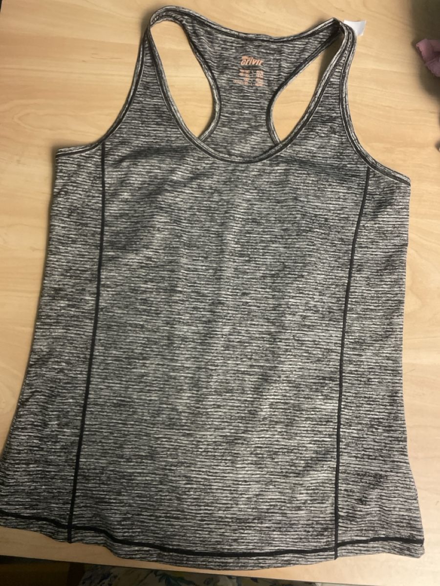 Top: Neues Sporttop melliert grau Grösse L – Nuovo (secondo la descrizione) da Obergerlafingen venduto da cabo4