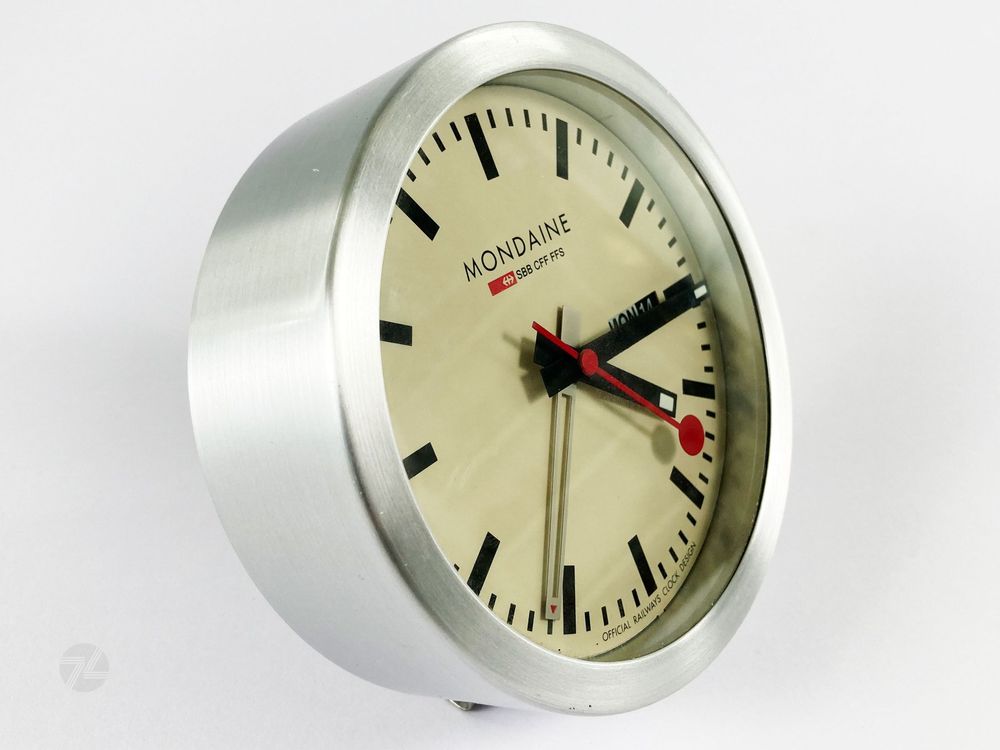 Mondaine Mini Clock SBB Bahnhofs-Tisch-Wanduhr mit Alarmfunktion