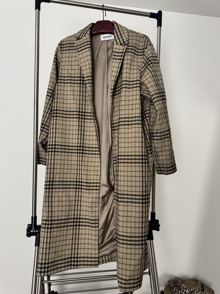 Weekday Mäntel: Damen-Mantel von WEEKDAY Modell Lond Checked Coat HINGUCKER – Gebraucht aus Gibswil von Engelsgleich