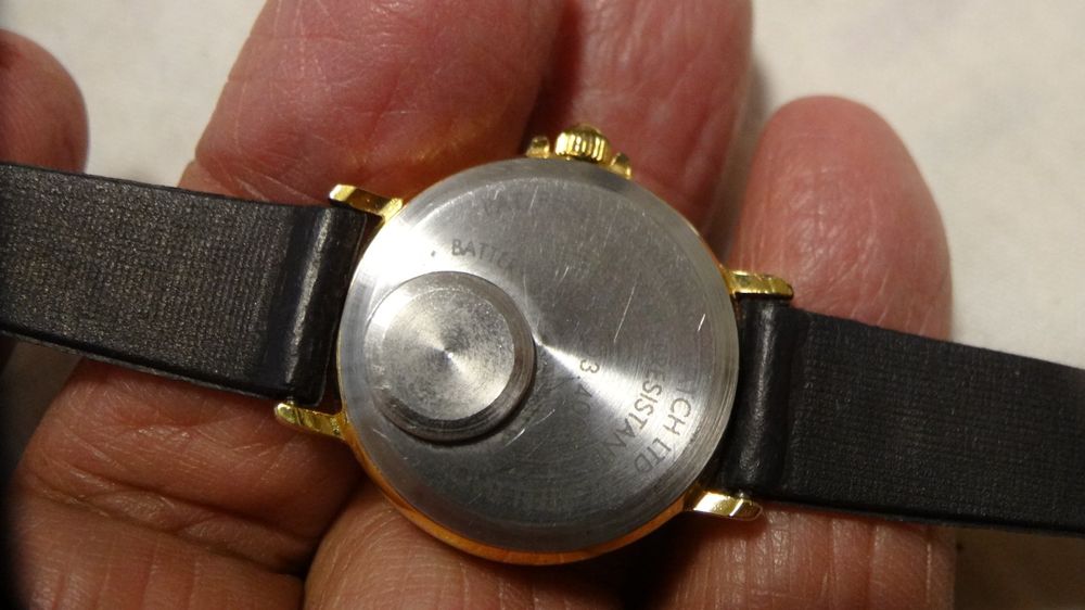 M-Watch Montres: M.WATCH DAMEN  SEHR KLEINE UHR.QURTZ UHR.DATE.SCHÖN LÄÜFT – D'occasion à zürich par ahmad01 6