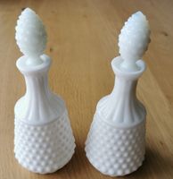 2 Karaffen Milcheglas Weiss Hobnail mit Stopfen 2er Set