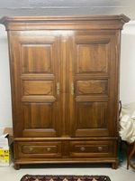 Louis seize Nussbaum Schrank