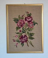 Handgesticktes Rosenbild im Rahmen, Vintage