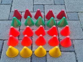 24-Mal /Fussball / Markierungskegel / klein / 7.5cm / farbig
