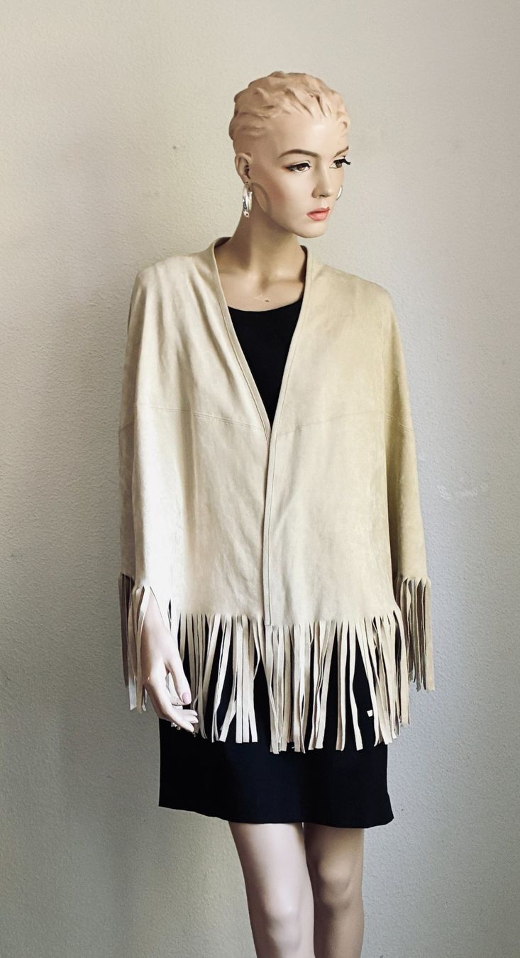 Marc Cain Altro in Moda donna: MARCCAIN Poncho/Cape mit Fransen Beige – Usato da Kloten venduto da Nephty 7