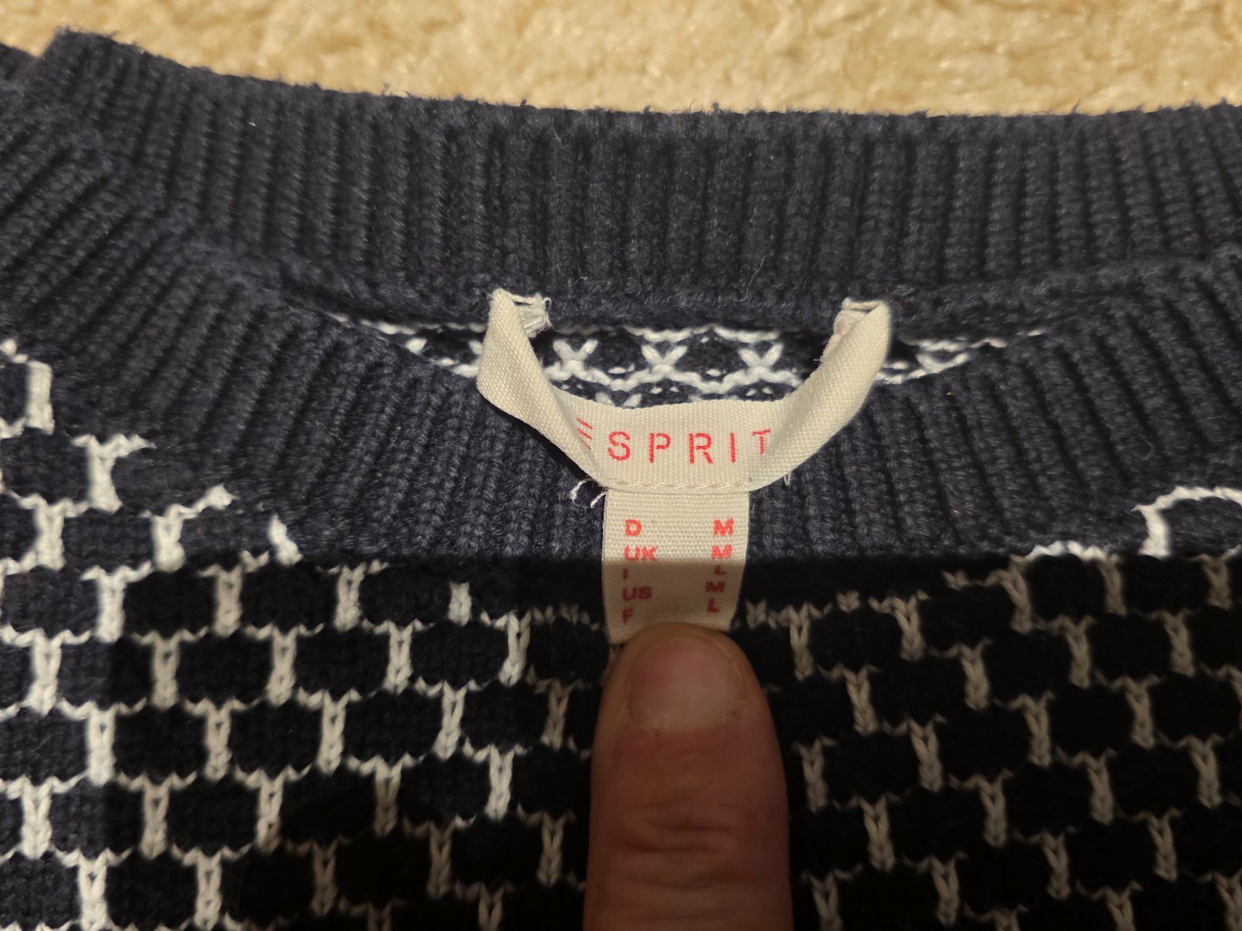 Esprit Pullover & Sweatshirts: Esprit Pullover dunkelblau weiss gemustert Grösse M – Gebraucht aus Spiez von Bluedan 1