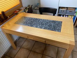 Esstisch mit Tessiner Graniteinlage