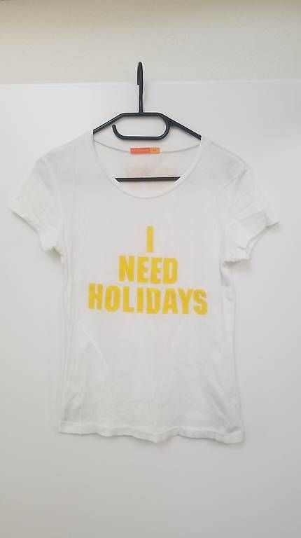 T-shirt: I need holidays now, Baumwolle, Gr. M – Usato da Opfikon venduto da rockqueen666