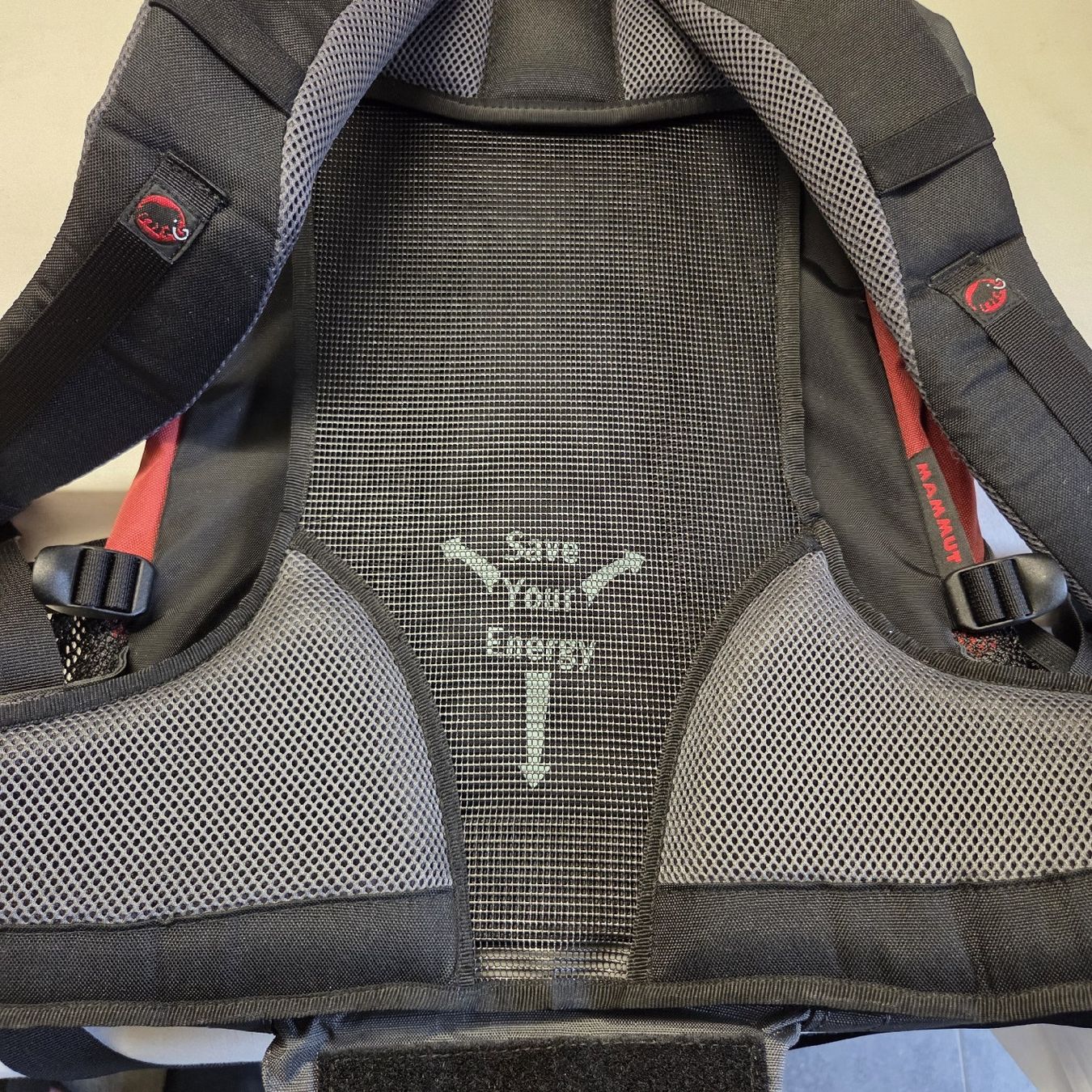 Mammut Zaini: Wanderrucksack Mammut rot schwarz.. – Usato da Stans venduto da Ducati16 7