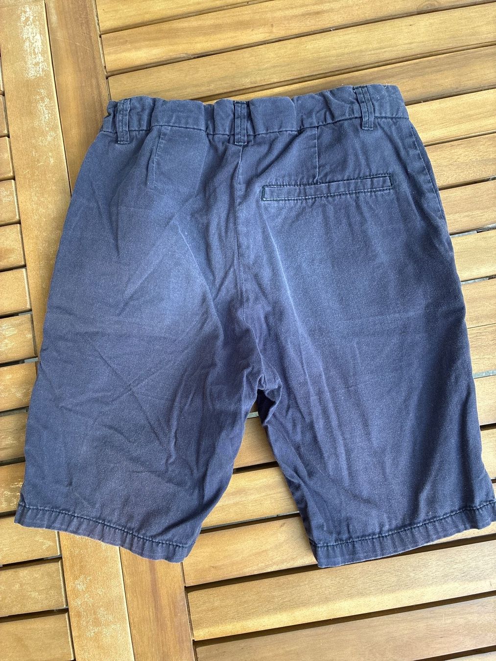 Pantaloni: Kurze Stoffhose dunkelblau, Gr 134 – Usato da Guntershausen venduto da Gloominati 1