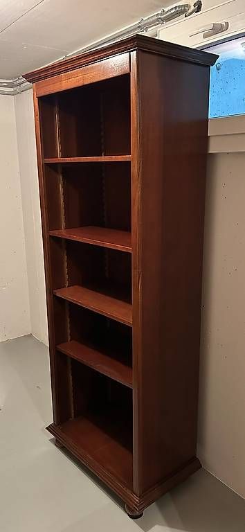 Regale: Bibliothèque de style classique – Gebraucht aus Ecublens von achille1954