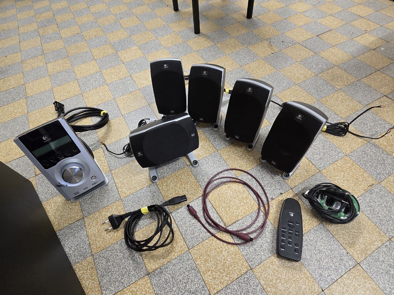 Logitech Haut-parleurs: Logitech Z5500 – D'occasion à Buchs ZH par Peter993 1