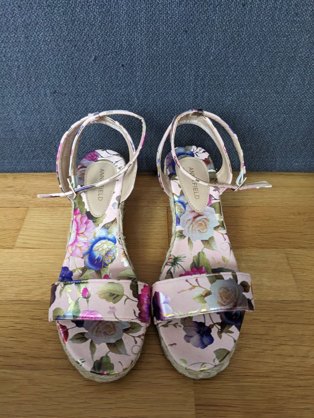 Chaussures femmes: Sommerliche Schuhe mit Blockabsatz – D'occasion à Winterthur par SweetPea90