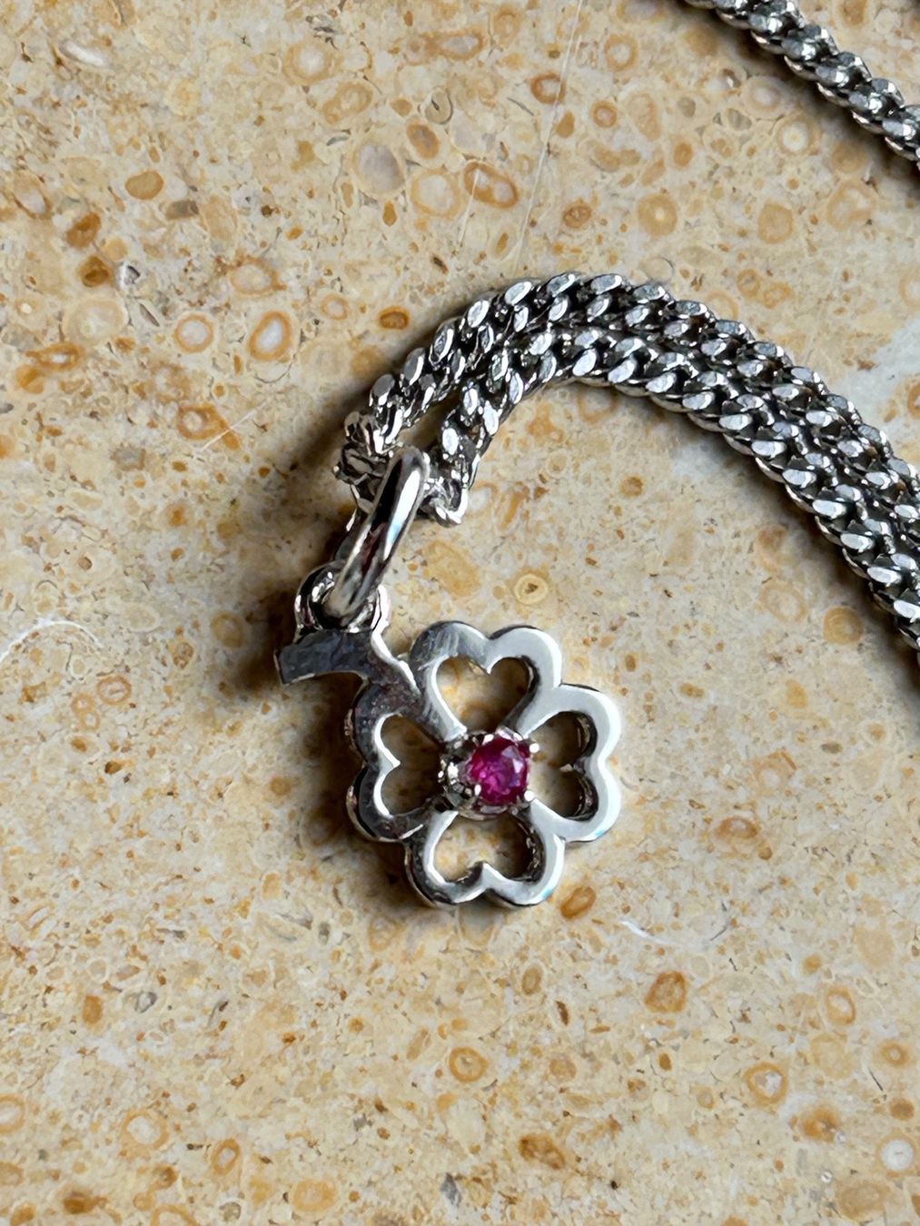 Ketten: Feine Panzerkette & Kleeblatt Rosa – Gebraucht aus Dittingen von Bijoubelle