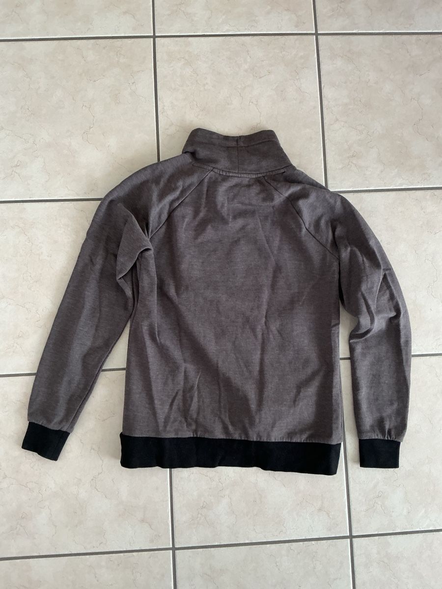 Maglioni & Felpe: grauer Pullover Größe 36/38 – Usato da Zimmerwald venduto da wuff81 1