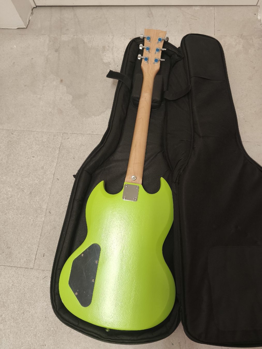 Harley Benton Strumenti musicali: E-Gitarre Harley Benton DC Style Giftgrün – Usato da Zürich venduto da Mai_zt9c 1