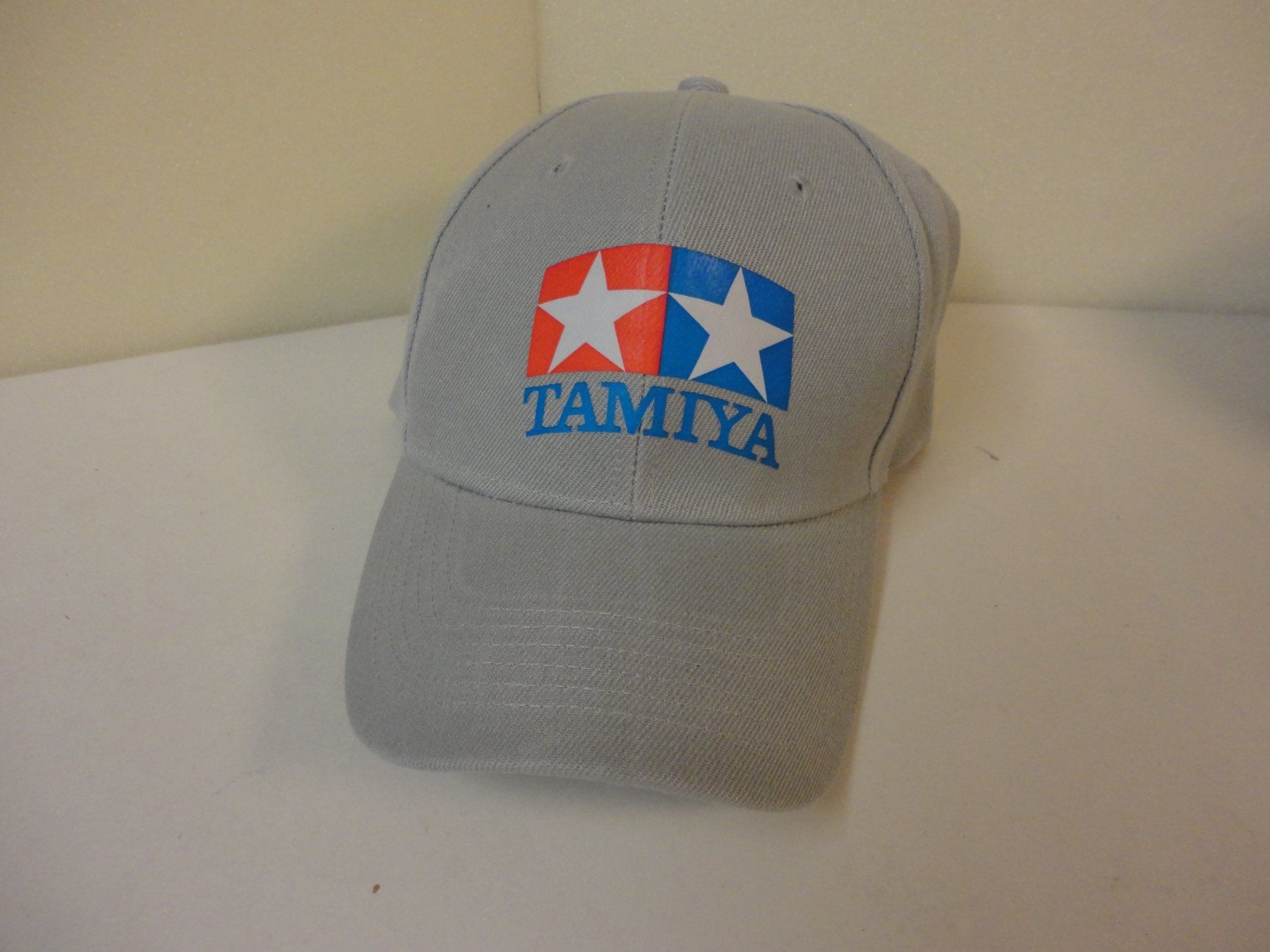 Modellismo RC: Tamiya Cap, grau, neu. Ideale Kopfbedeckung! – Nuovo e nell'imballaggio originale da Horgen venduto da RcModell