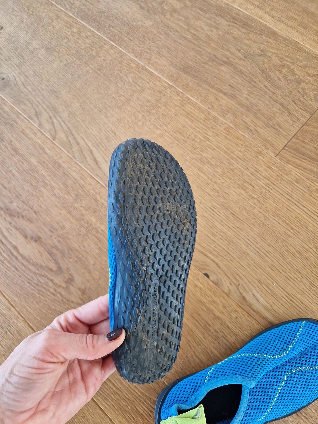 Decathlon Scarpe per ragazzi: Badeschuhe Grösse 30 – Usato da Eschenbach SG venduto da SanFranciscoCalifornia 1