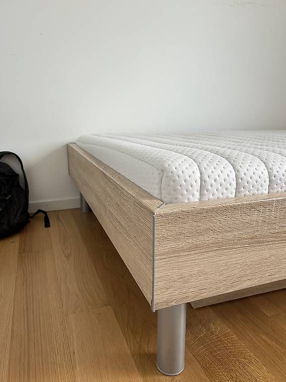 Lits: Lit 200cm x 120cm – D'occasion à Chavannes-Renens par mis_f6hm 1