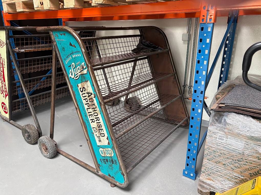 Regale: Vintage Gestelle – Gebraucht aus Aarwangen von dan_lpk6