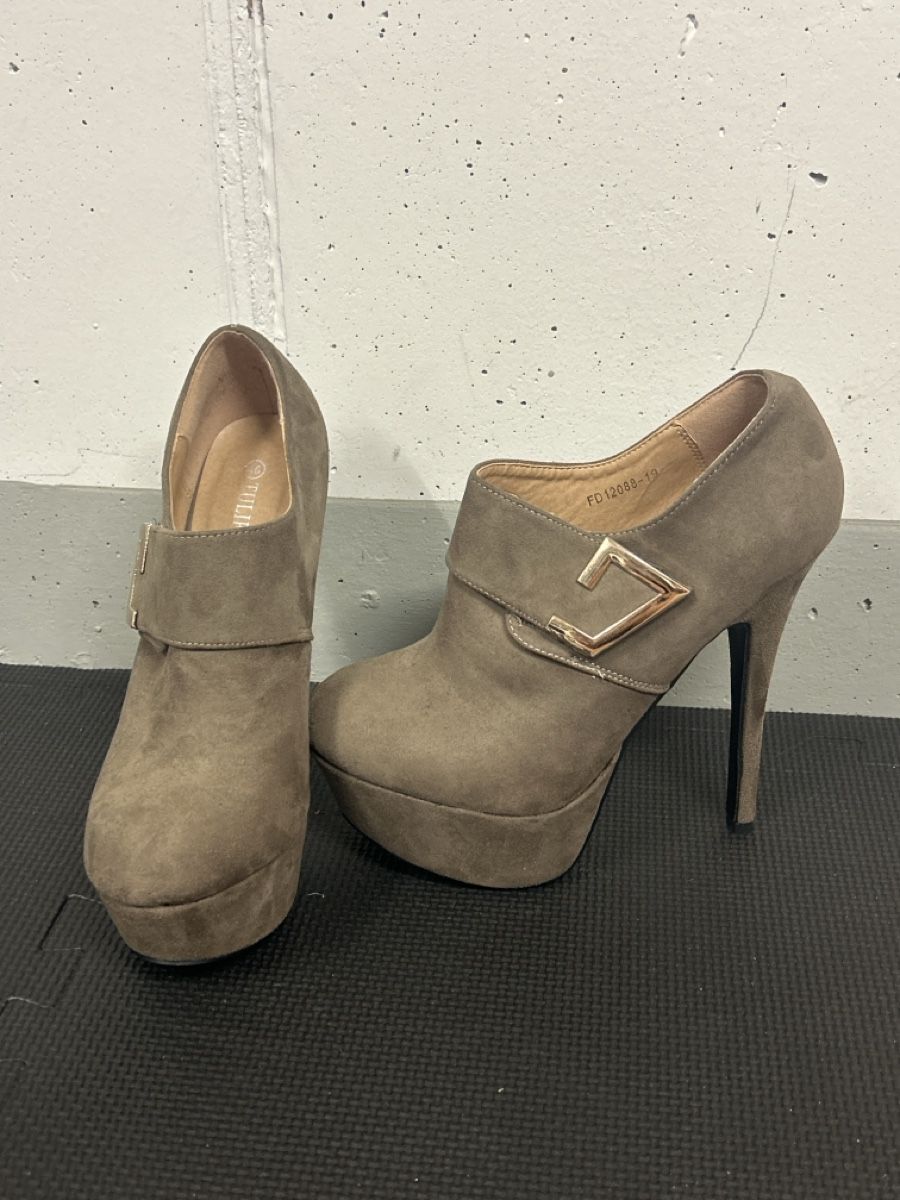 Chaussures femmes: Stiefeletten / Gr. 40 / Plateau Absatz – D'occasion à Bremgarten AG par JD_1