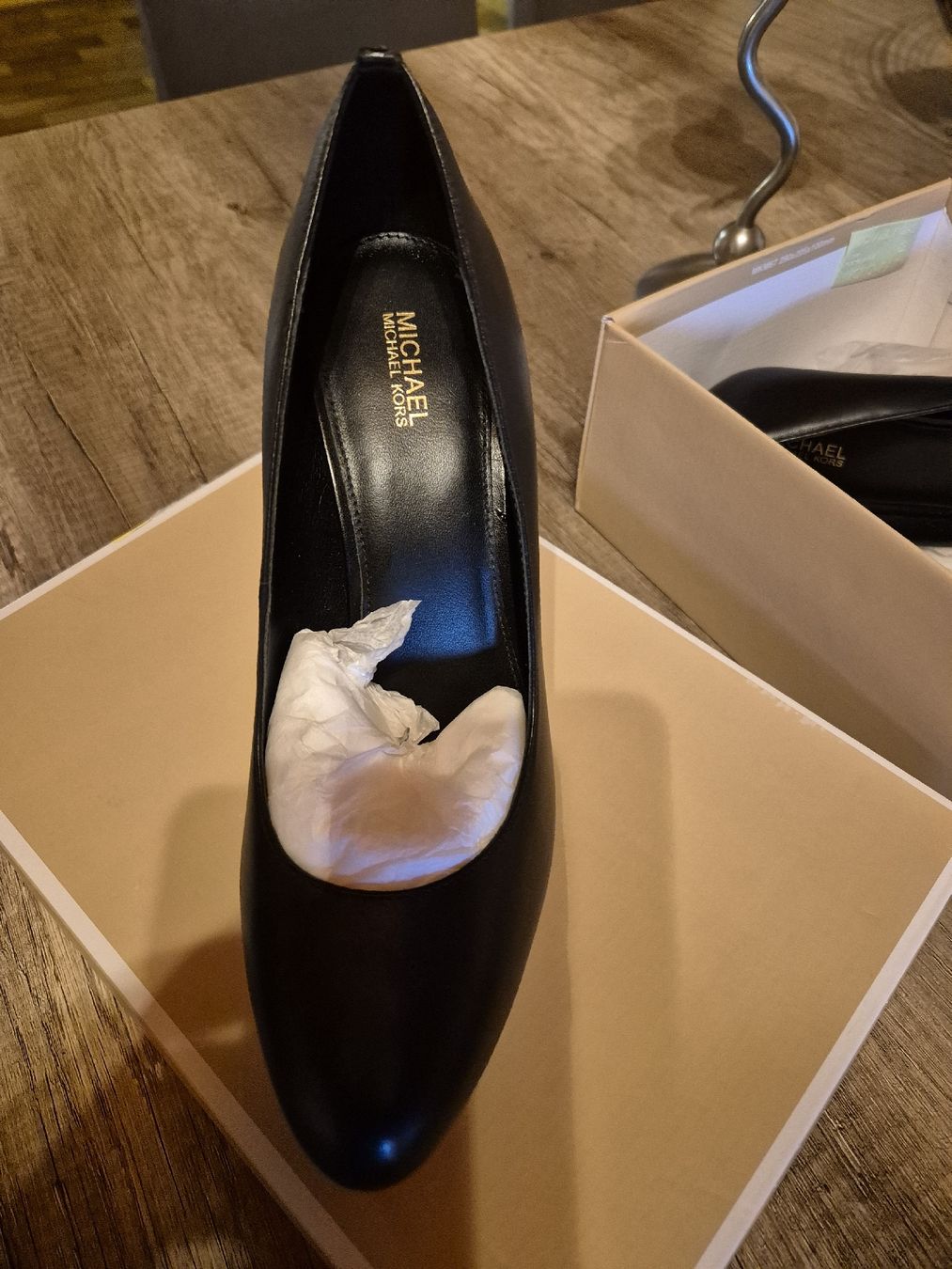 Michael Kors Scarpe da donna: Marque Michael Kors – Nuovo (secondo la descrizione) da Rolle venduto da HugoDiogo4. 1
