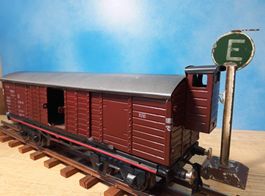 Güterwagen mit Bremserhaus und ein Hornby Signal __ Spur 0