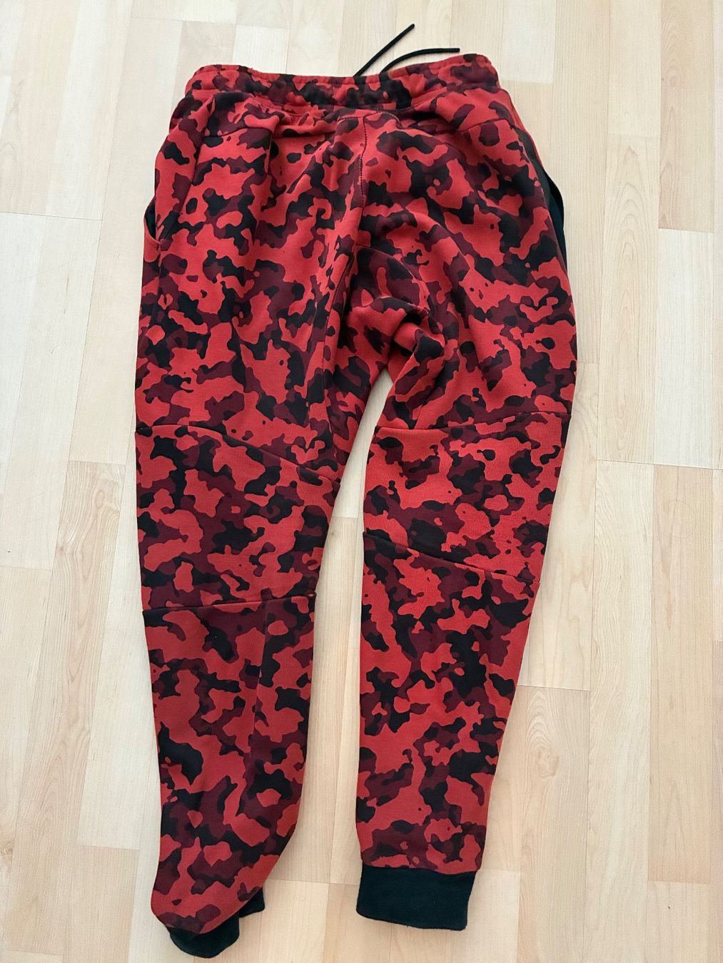 Nike Hosen: Nike Jogginghose – Gebraucht aus Kriens von adr_bbp8 1