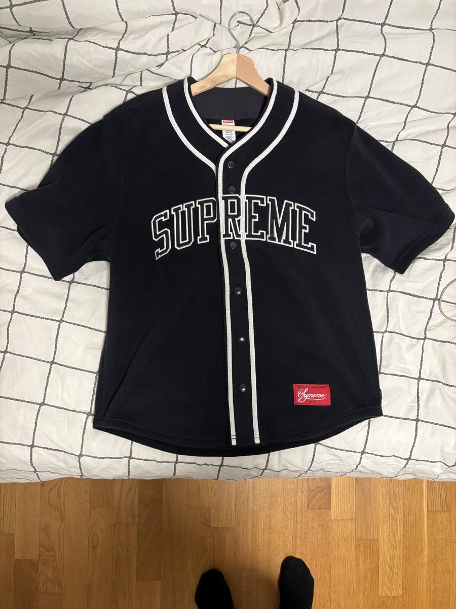 Maillots de corps & Pantalons: Supreme maillot  – Neuf (Voir description) à Neuchâtel par eli_kz9z