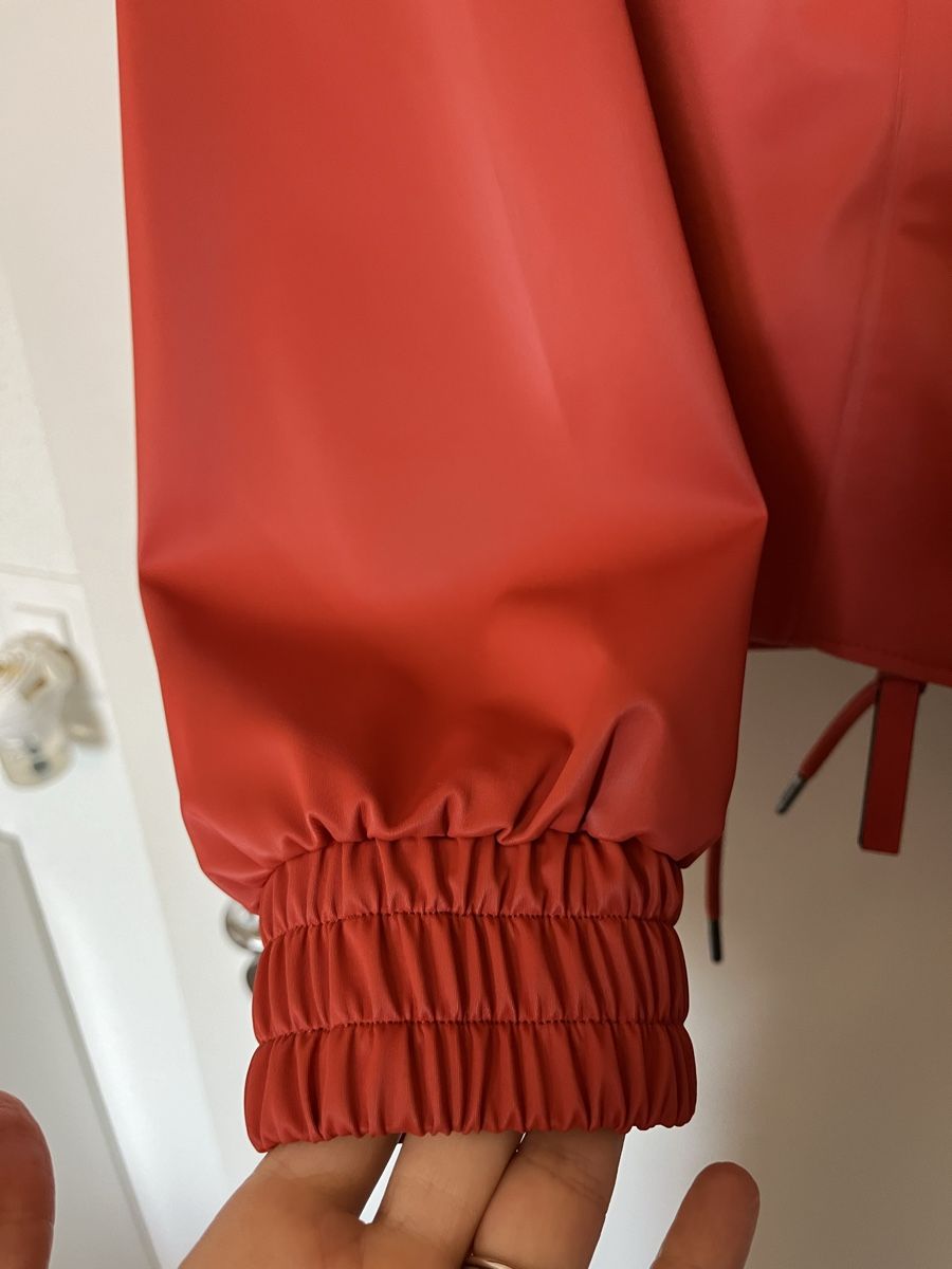Rains Giacche: NEUE Rains Jacke in rot S – Nuovo (secondo la descrizione) da Wädenswil venduto da Gilmored83 2
