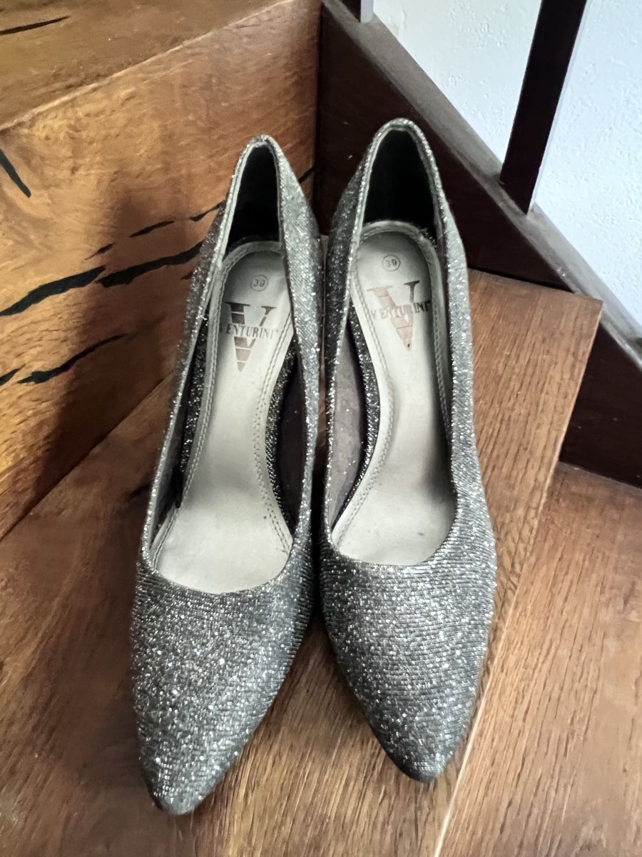 Chaussures femmes: Venturini Pumps glitzer silber Grösse 39 – D'occasion à Unterterzen par syllalex 1