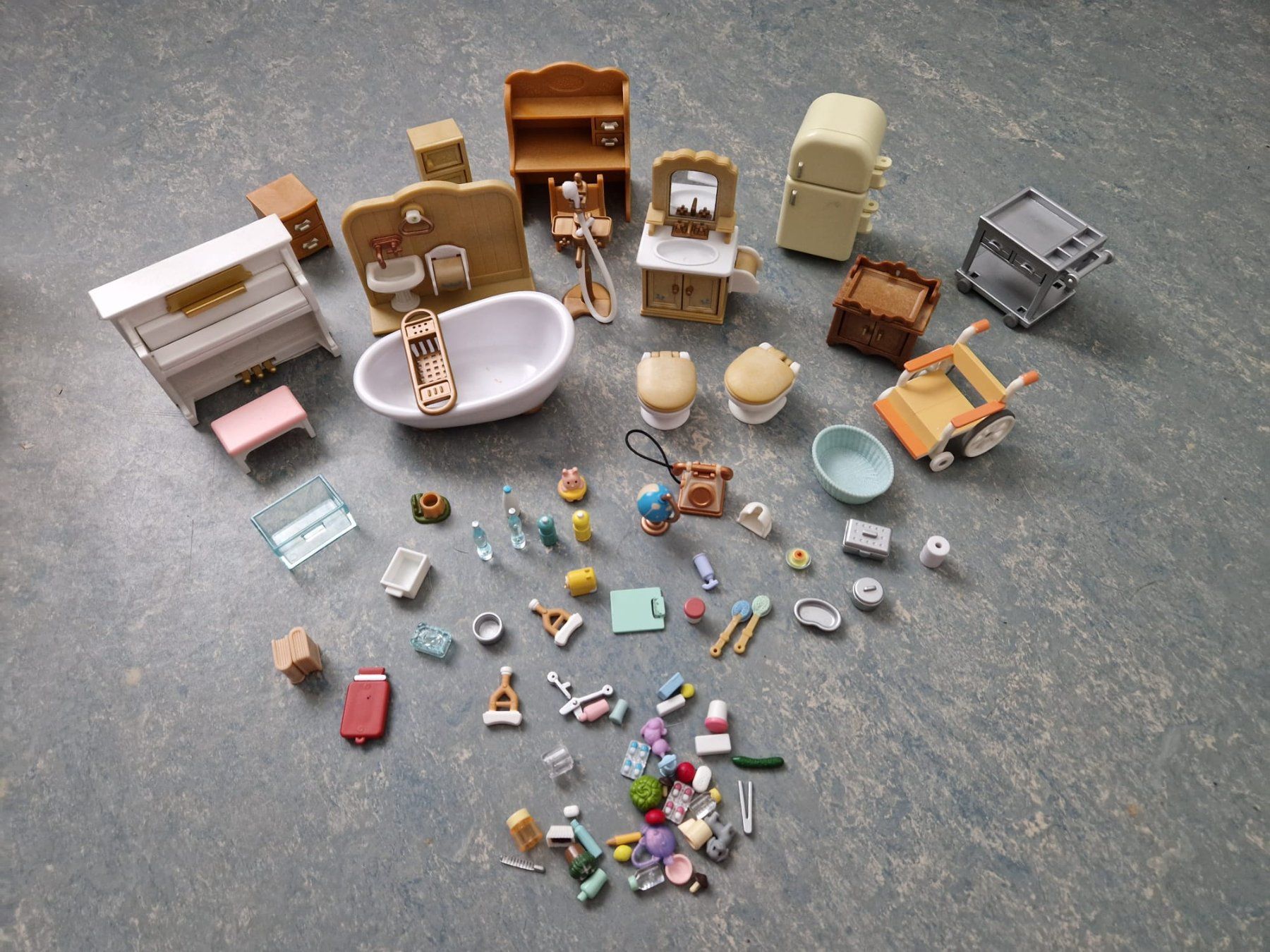 Sylvanian families Spielzeuge: Sylvanian Families Möbel und klein Teile – Gebraucht aus Hitzkirch von Wakko27 3