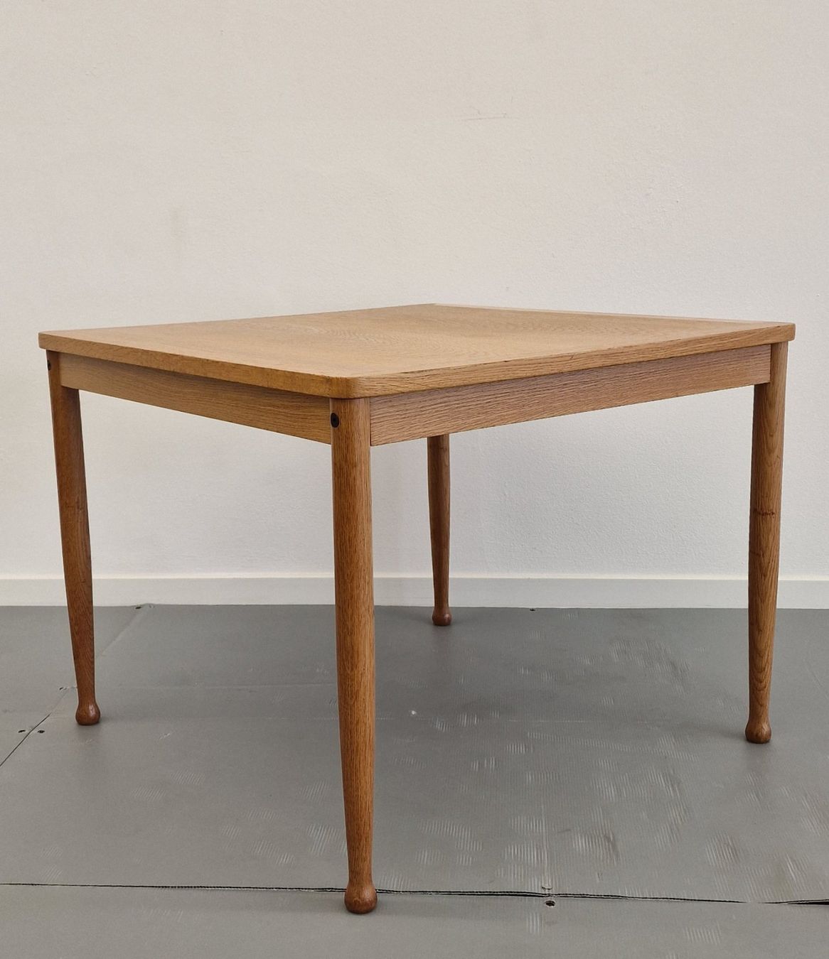 Tables: MCM Dänisches Design, Beistelltisch Eiche, N. Eilersen, 60er – D'occasion à St. Gallen par chambredirecte 1