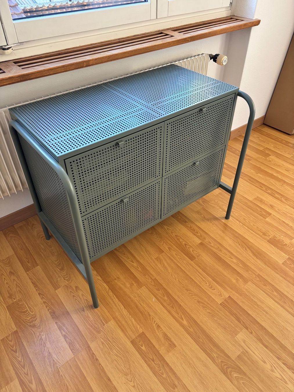 Ikea Cassettiere: IKEA NIKKEBY Kommode / Sideboard mit 4 Schubladen – Usato da Wünnewil venduto da april24
