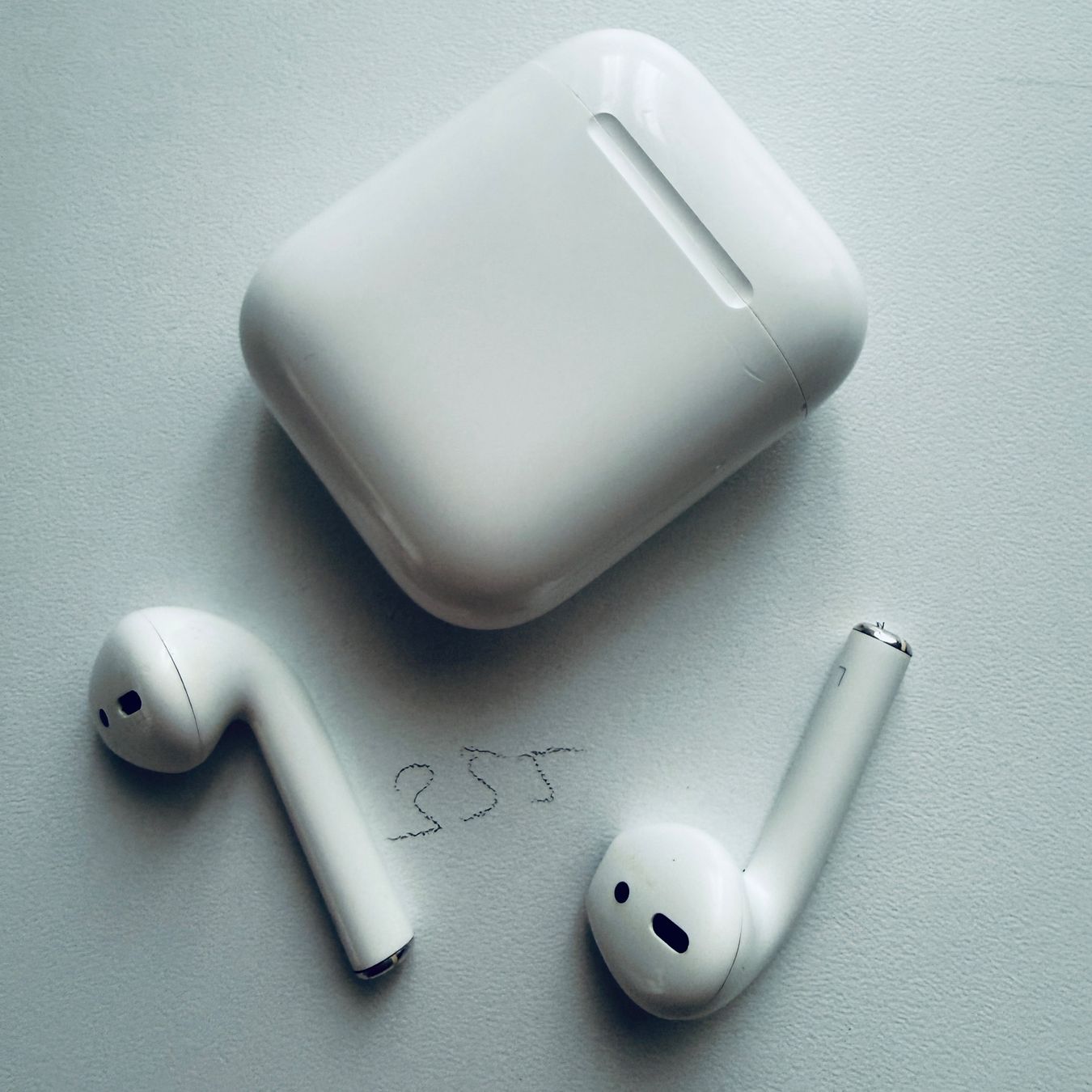 Apple Kopfhörer: Original Apple AirPods 2 Gen. Wireless Kopfhörer & Case – Gebraucht aus Basel von MY.AIRPODS.SHOP 2