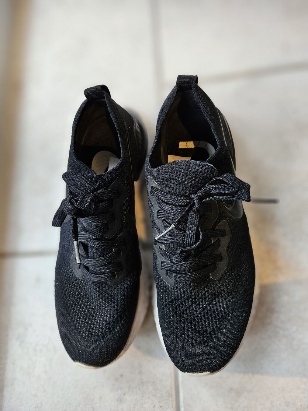 Nike Chaussures femmes: Nike Epic React – D'occasion à Saland par Rose0109 1
